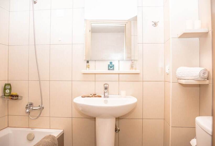 استودیوی استاندارد, Marigianna Apartments