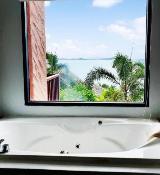 اتاق لوکس با چشم‌انداز دریا, Merit Resort Samui