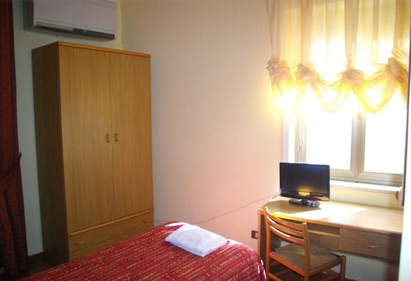 اتاق استاندارد یک نفره, Natalina