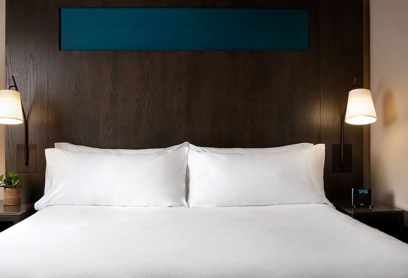 Suite Premium, One King West Hotel And Residence