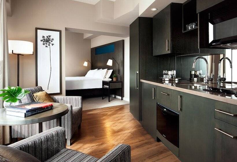 Suite, One King West  And Residence