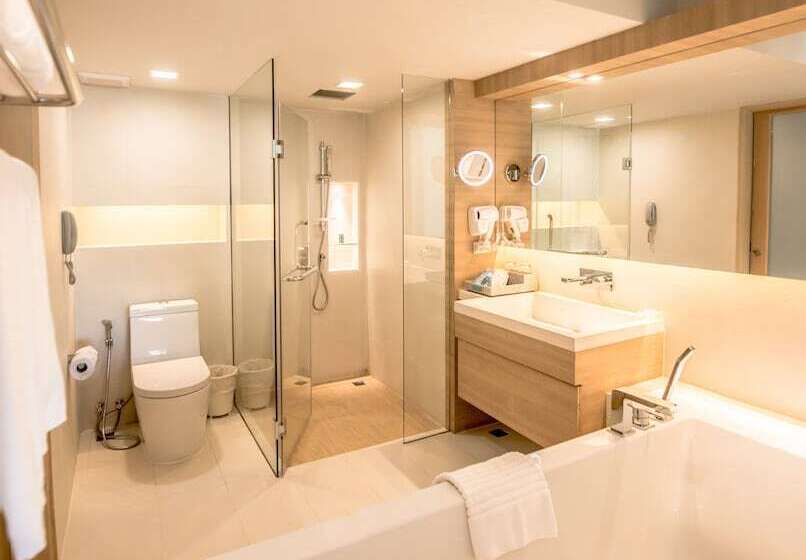 اتاق لوکس با چشم‌انداز استخر, Phuket Graceland Resort and Spa