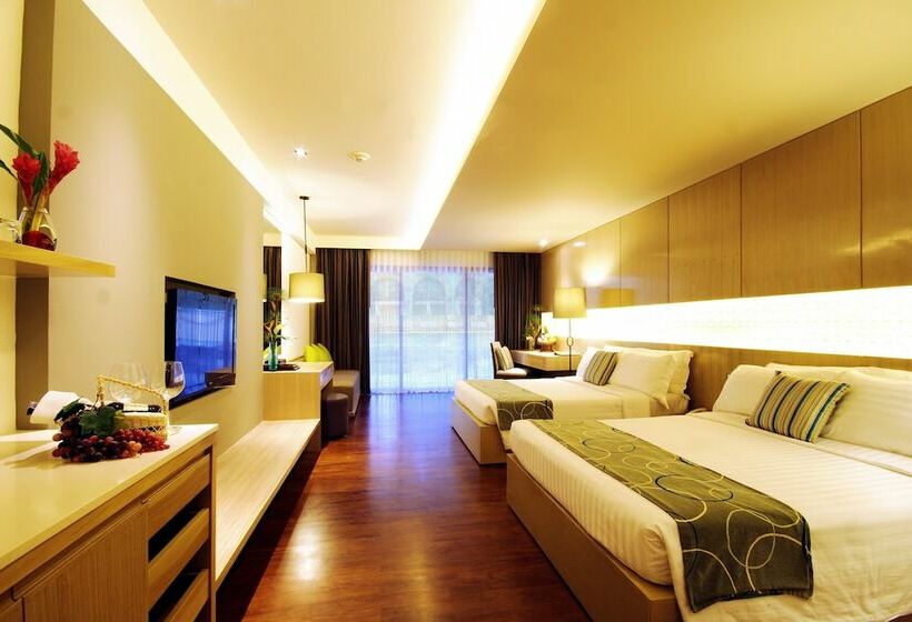اتاق لوکس با چشم‌انداز استخر, Phuket Graceland Resort and Spa