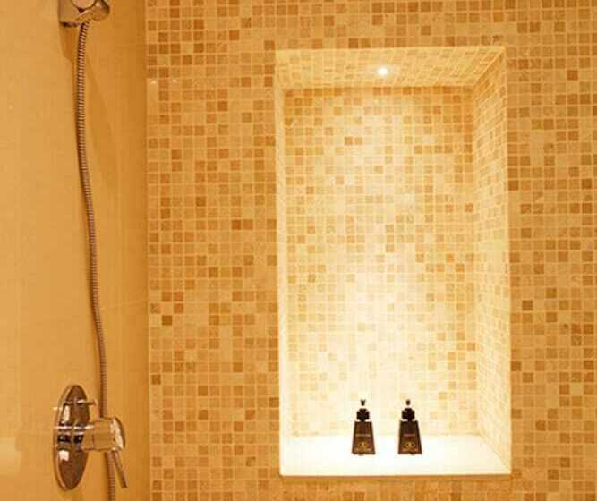 اتاق لوکس با چشم‌انداز استخر, Phuket Graceland Resort and Spa