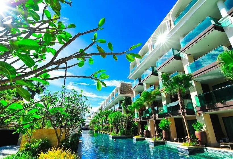 اتاق لوکس با چشم‌انداز استخر, Phuket Graceland Resort and Spa