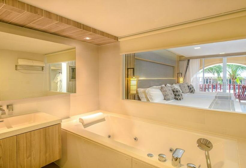 اتاق خانوادگی با چشم‌انداز استخر, Phuket Graceland Resort and Spa