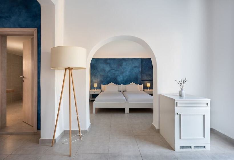 Quarto Familiar, Rivari Santorini