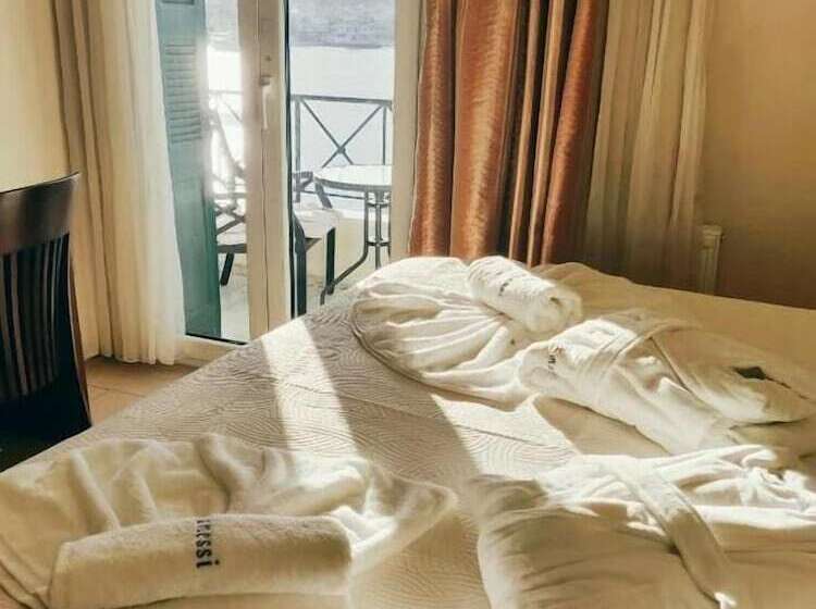 اتاق استاندارد با چشم‌انداز دریا, The Manessi City Boutique