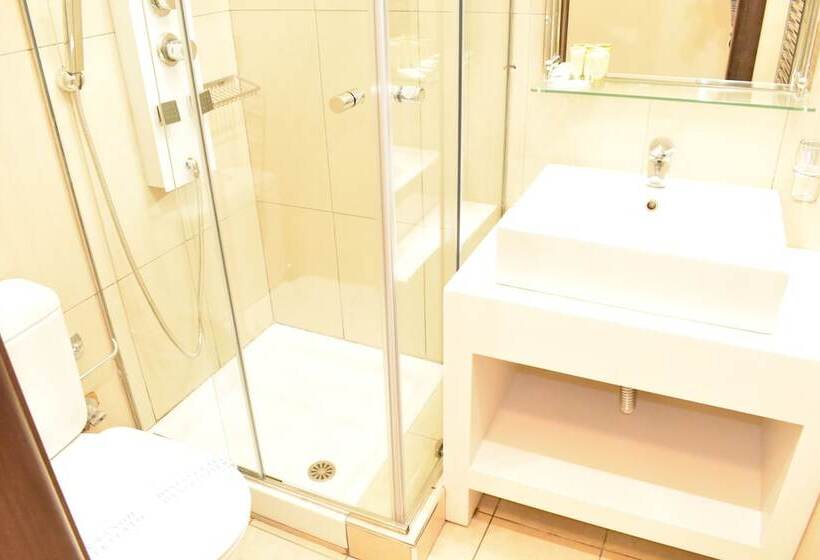 اتاق استاندارد با بالکن, The Manessi City Boutique