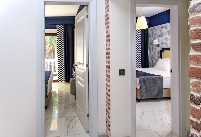 Chambre Familiale, Utopia Beach Club