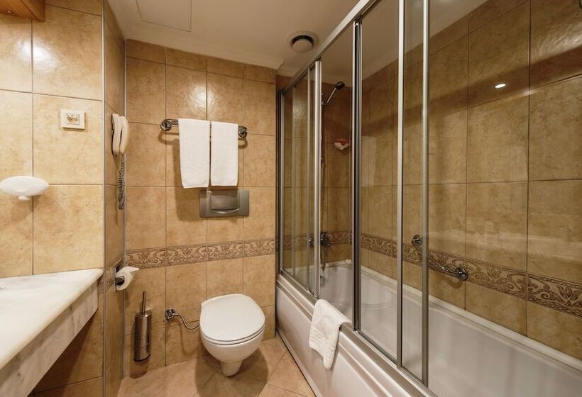 اتاق استاندارد با چشم‌انداز باغ, Belconti Resort