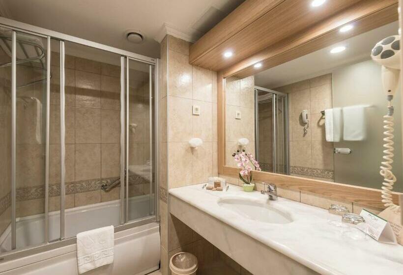 اتاق استاندارد با چشم‌انداز دریا, Belconti Resort