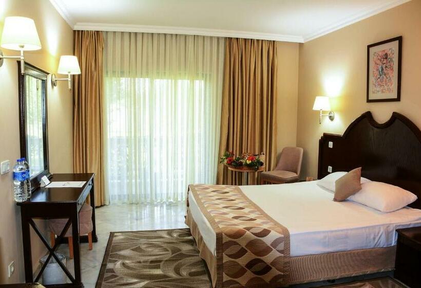 اتاق کلاب, Belconti Resort