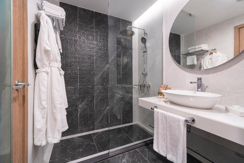 اتاق سه نفره دلوکس با چشم‌انداز دریا, Concorde De Luxe Resort  Prive Ultra All Inclusive