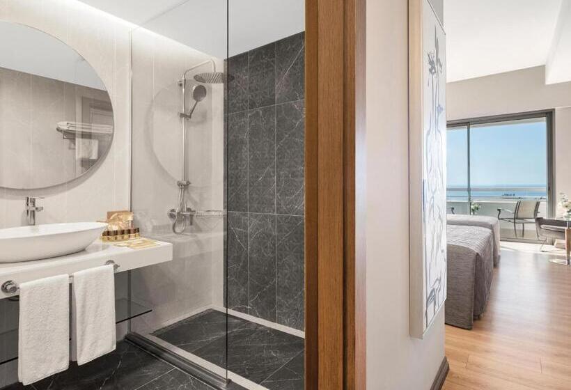 اتاق سه نفره دلوکس با چشم‌انداز دریا, Concorde De Luxe Resort  Prive Ultra All Inclusive