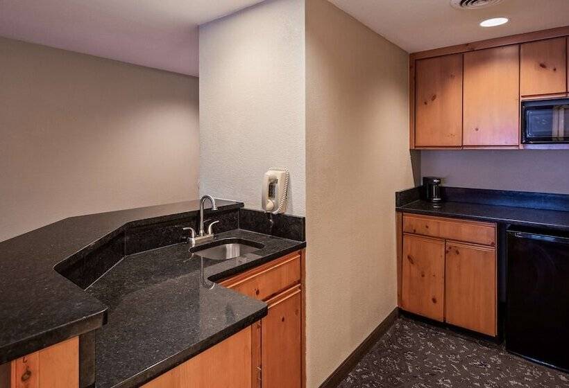 سوئیت با وان آب گرم, Best Western Greenfield Inn