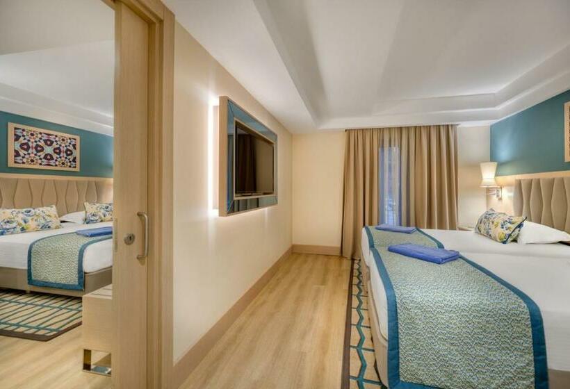 سوییت با چشم‌انداز استخر, Megasaray Club Belek