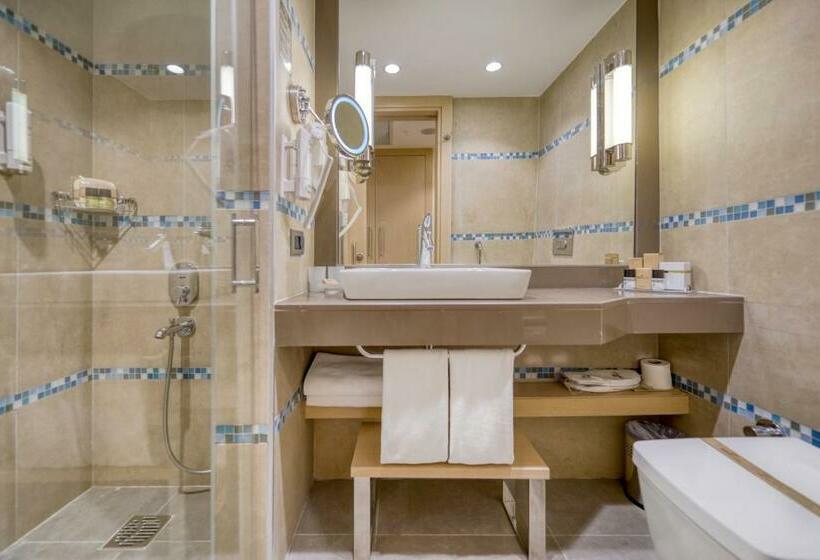 سوییت با چشم‌انداز استخر, Megasaray Club Belek