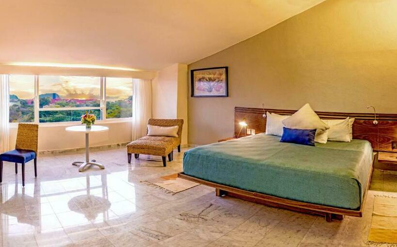 جناح جونيور, Las Brisas Huatulco