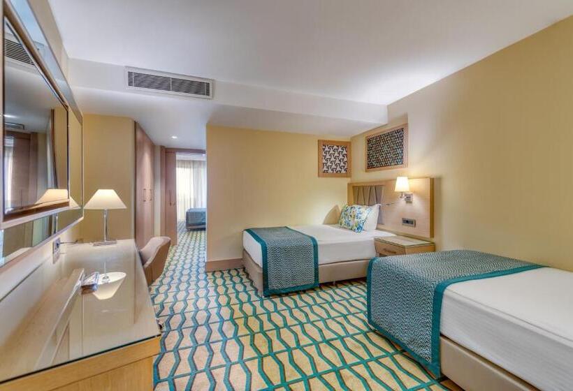 سوییت جونیور لوکس, Megasaray Club Belek