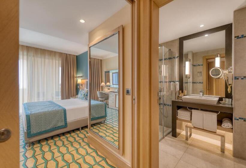 سوییت جونیور لوکس, Megasaray Club Belek