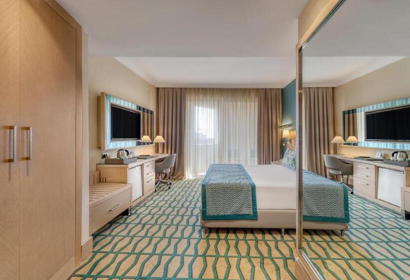 سوییت جونیور لوکس, Megasaray Club Belek
