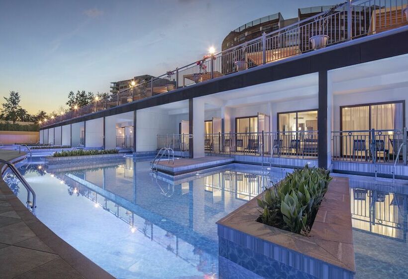 سوییت خانوادگی, Nirvana Cosmopolitan Hotel   Convention & Sports Center