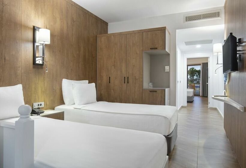 سوییت خانوادگی, Nirvana Cosmopolitan Hotel   Convention & Sports Center