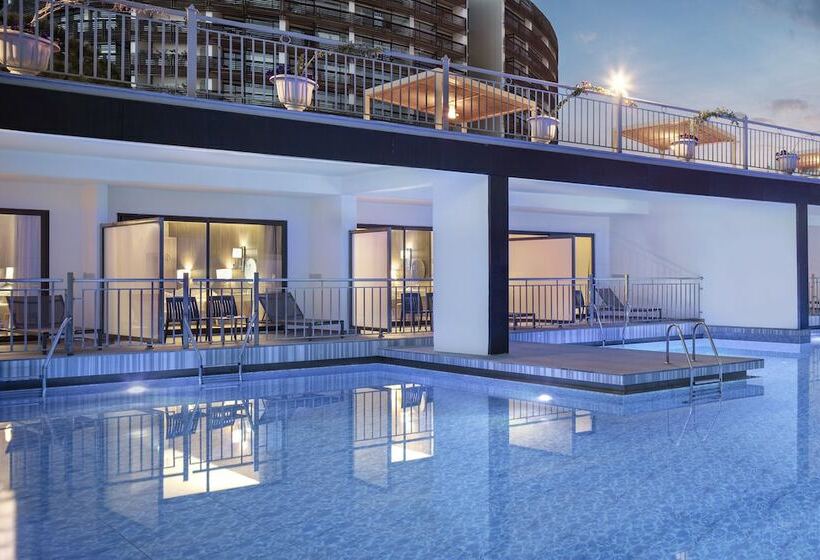 سوییت خانوادگی, Nirvana Cosmopolitan Hotel   Convention & Sports Center