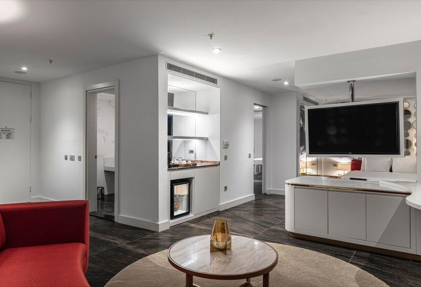 سوئیت با تخت بزرگ, Nirvana Cosmopolitan Hotel   Convention & Sports Center