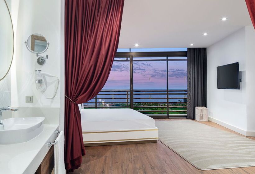 سوئیت با تخت بزرگ, Nirvana Cosmopolitan Hotel   Convention & Sports Center