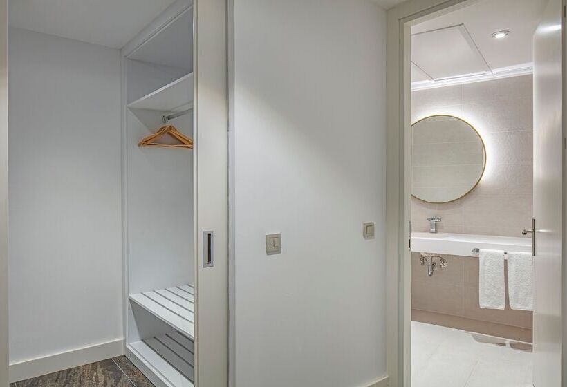 سوئیت با تخت بزرگ, Nirvana Cosmopolitan Hotel   Convention & Sports Center