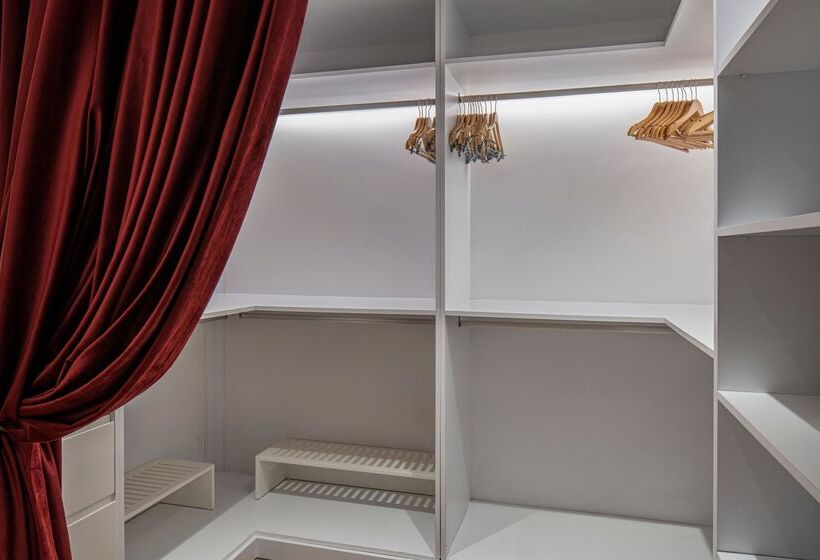 سوئیت با تخت بزرگ, Nirvana Cosmopolitan Hotel   Convention & Sports Center