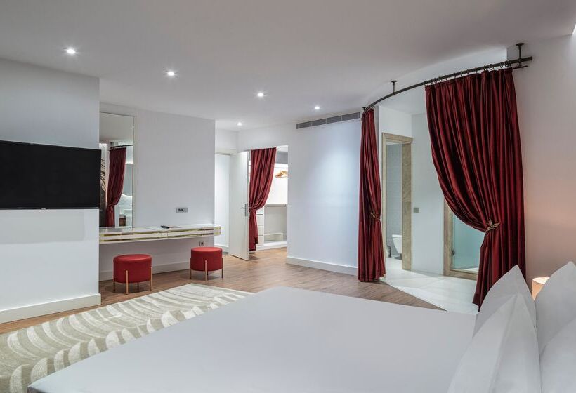 سوئیت با تخت بزرگ, Nirvana Cosmopolitan Hotel   Convention & Sports Center