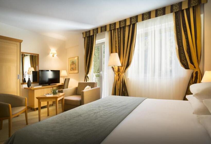 اتاق راحتی, Aminess Grand Azur