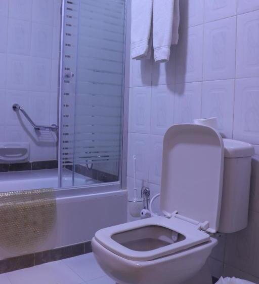 Quarto Triplo Standart, Amra Palace International