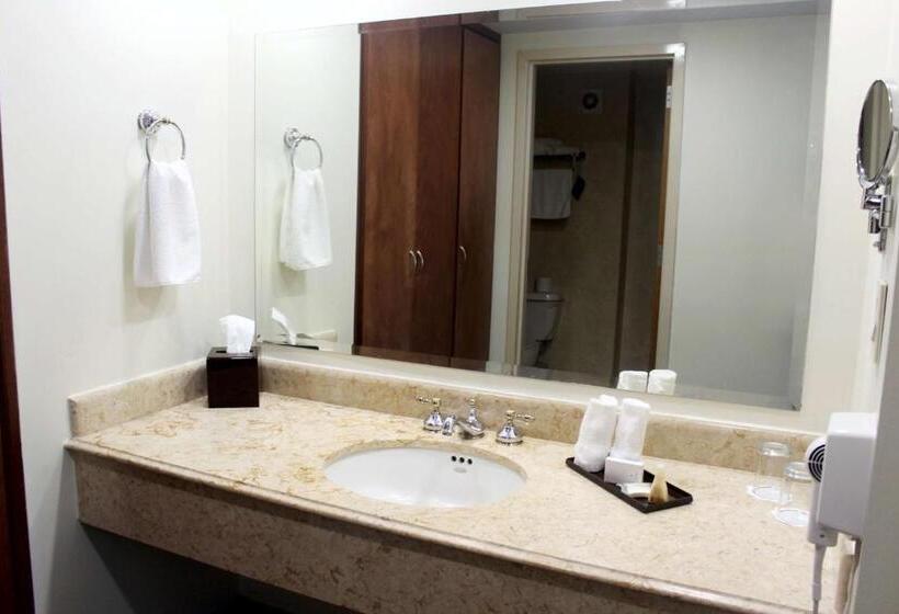 מיטת קינג בסוויטה, Best Western Plus Los Mochis