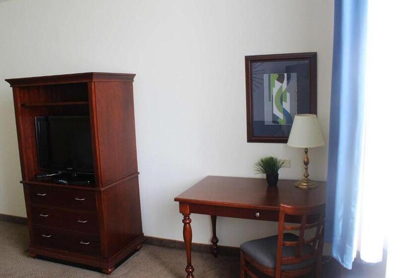 מיטת קינג בסוויטה, Best Western Plus Los Mochis