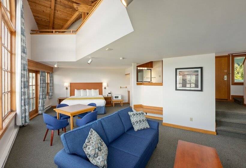 سوئیت مستر, Canadian Princess Lodge & Marina