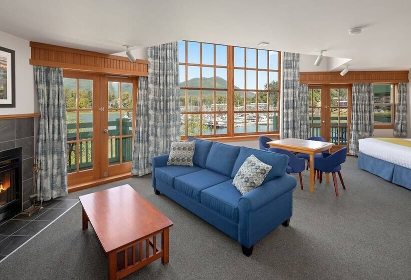 سوئیت مستر, Canadian Princess Lodge & Marina