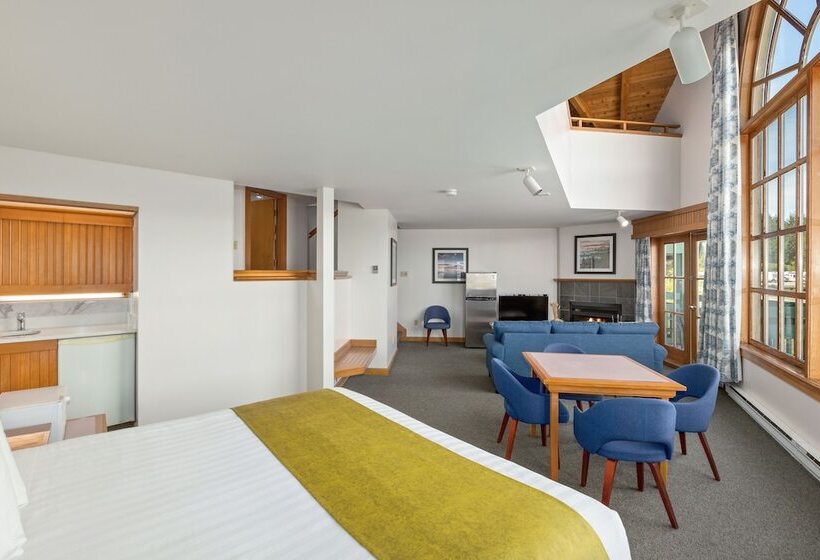 سوئیت مستر, Canadian Princess Lodge & Marina