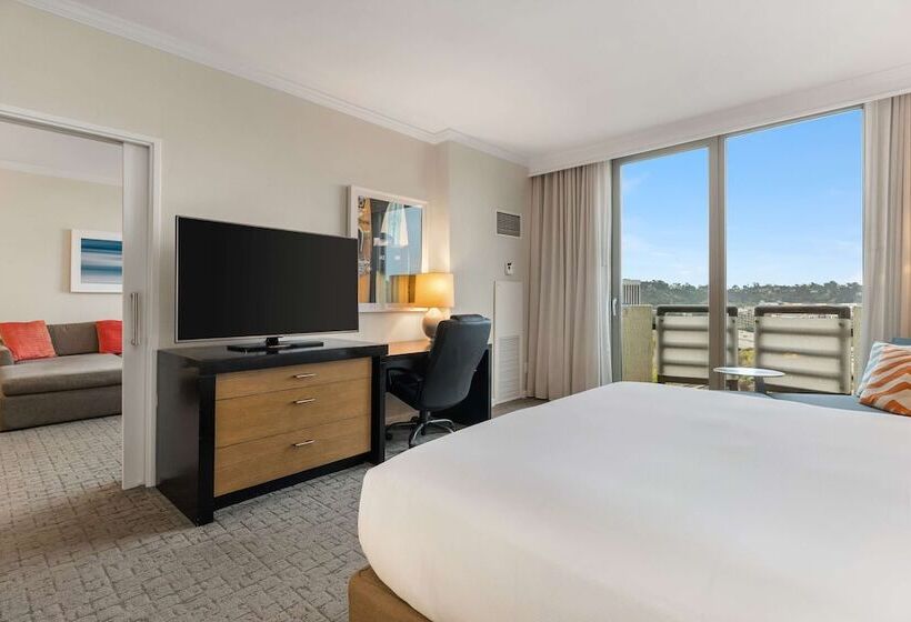 سوئیت پریمیوم با چشم‌انداز استخر, Doubletree By Hilton Hotel San Diego   Mission Valley