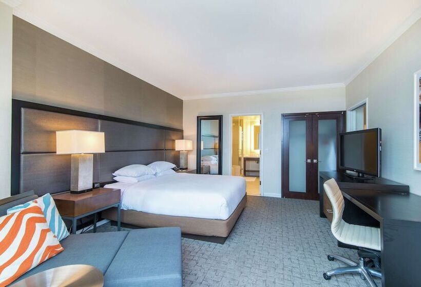 سوئیت پریمیوم با چشم‌انداز استخر, Doubletree By Hilton Hotel San Diego   Mission Valley