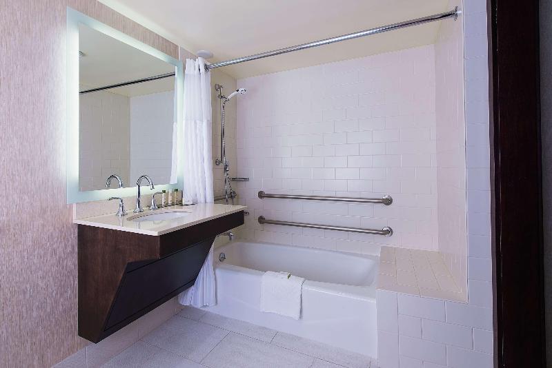 اتاق استاندارد با تخت بزرگ, Doubletree By Hilton Hotel San Diego   Mission Valley