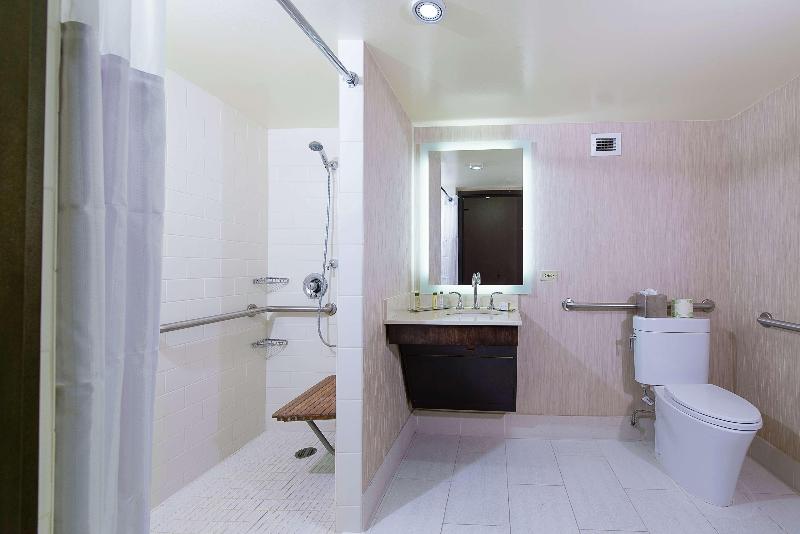 اتاق استاندارد با تخت بزرگ, Doubletree By Hilton Hotel San Diego   Mission Valley