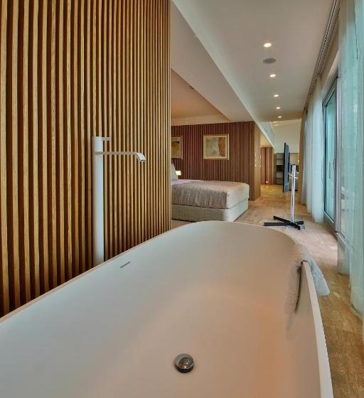 1 Bedroom Penthouse Apartment, Flamingo Grand Hotel & Spa