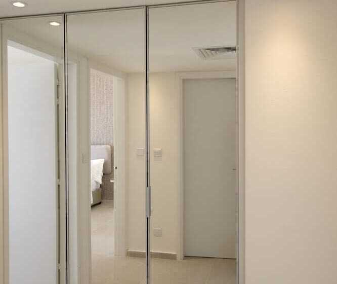 اتاق لوکس با چشم‌انداز دریا, Venus Beach