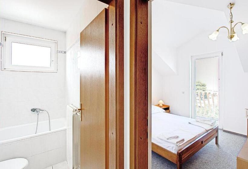 Comfort studio with sea view, Villa Supetar