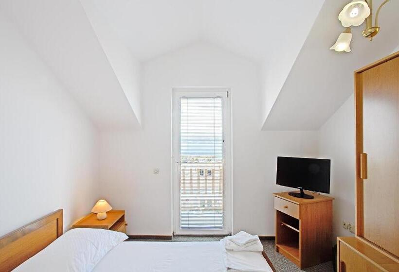 Comfort studio with sea view, Villa Supetar
