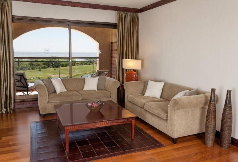 Suite Cama King, Sheraton Colonia Golf & Spa Resort